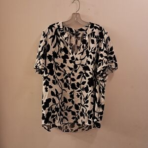 Well Worn Blouse Women's Large L Black Floral White Popover Coastal Summer Beach